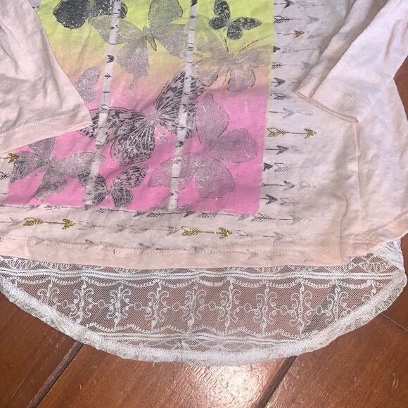 Girls top size medium  - Picture 4 of 6